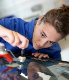 windscreen repair and replacement service